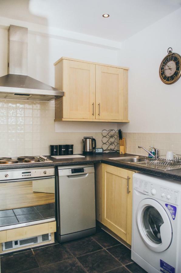 Serviced Apartment In Liverpool City Centre - Free Parking - Balcony - By Happy Days Экстерьер фото